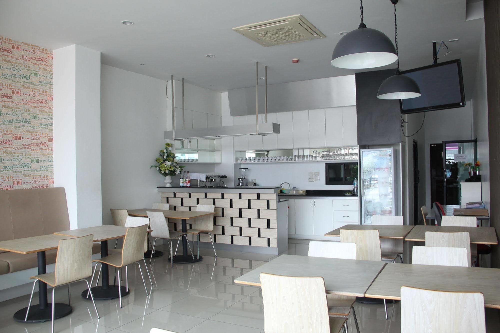Sri Boutique Hotel Patong Extérieur photo