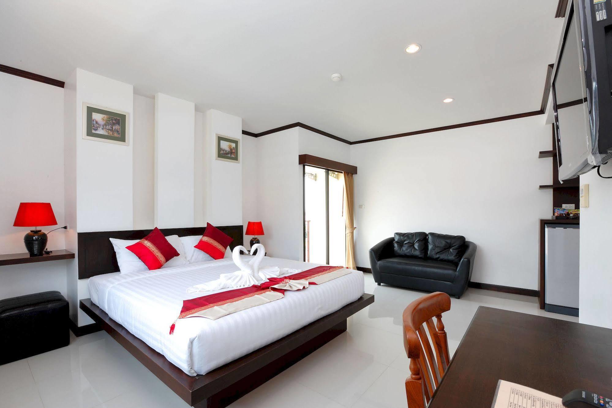 Sri Boutique Hotel Patong Extérieur photo