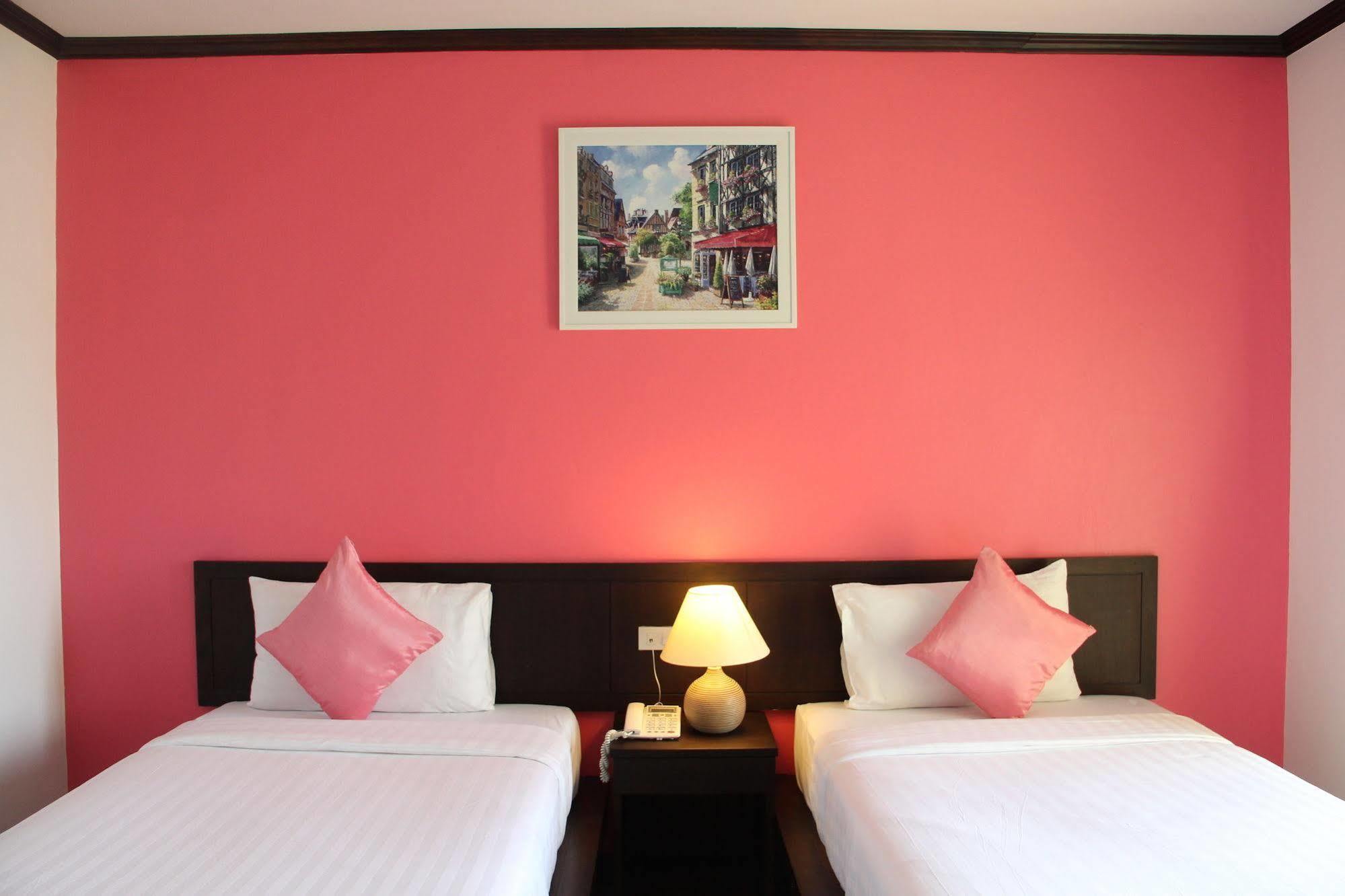 Sri Boutique Hotel Patong Extérieur photo