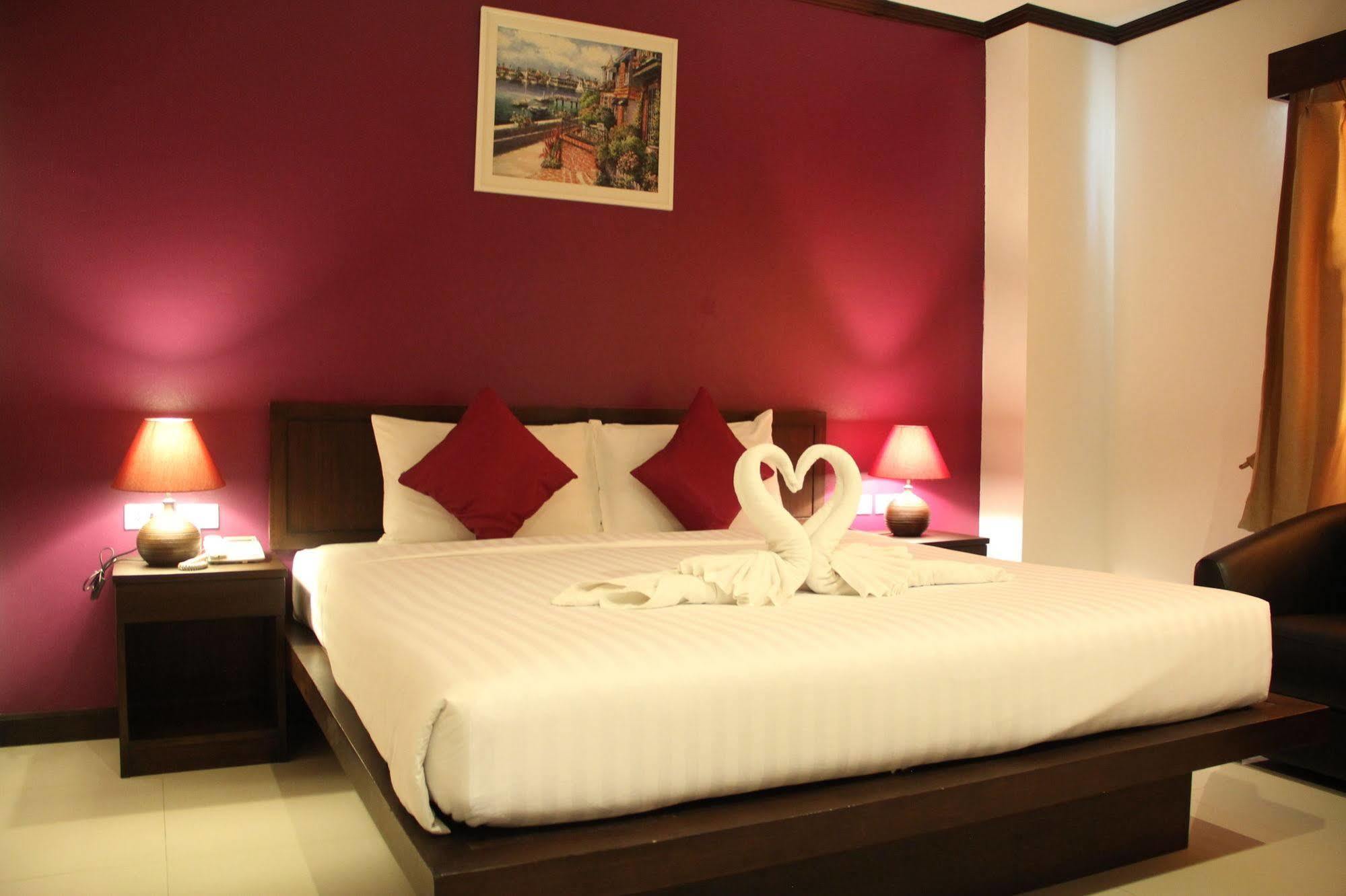 Sri Boutique Hotel Patong Extérieur photo