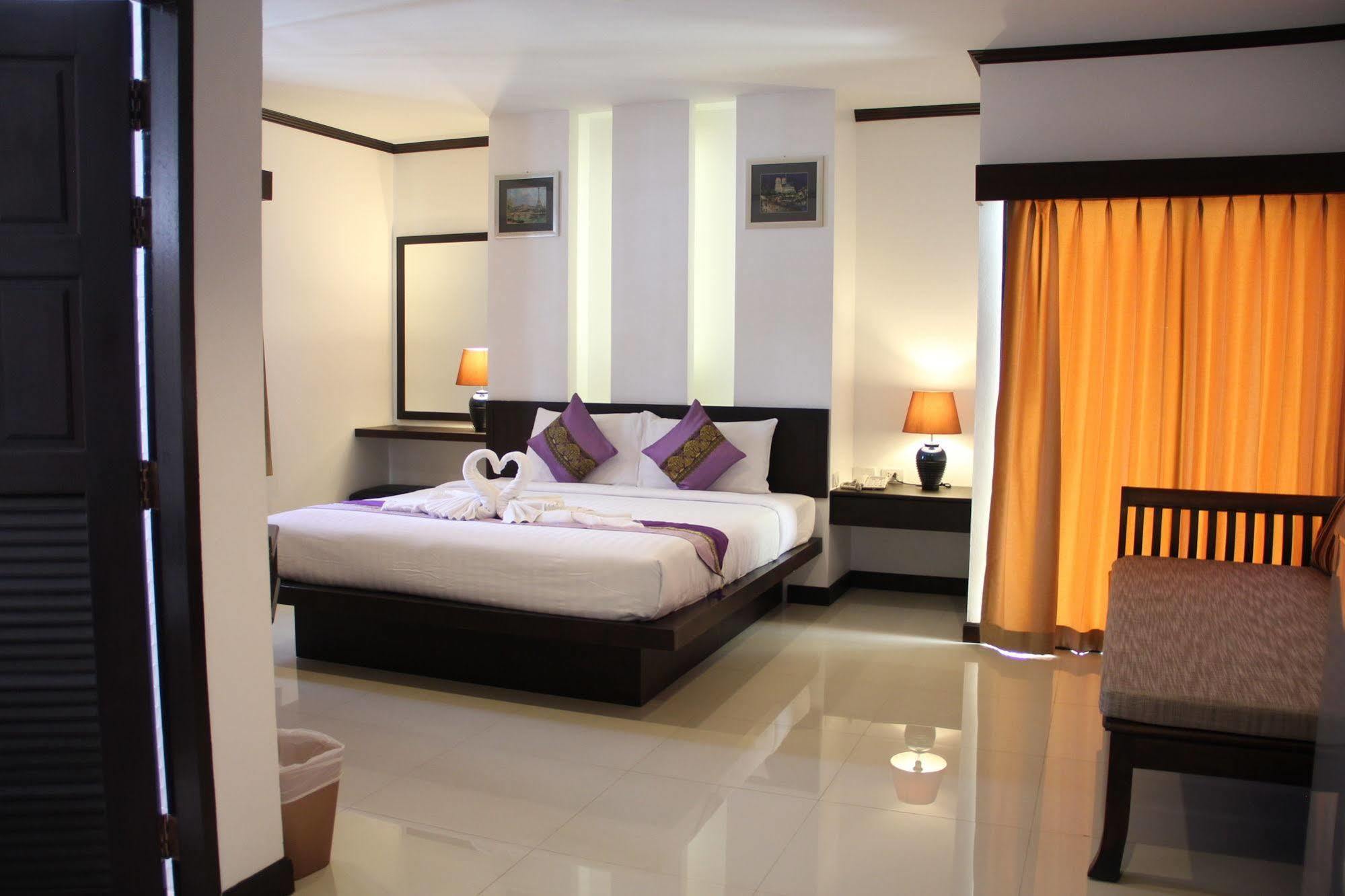 Sri Boutique Hotel Patong Extérieur photo