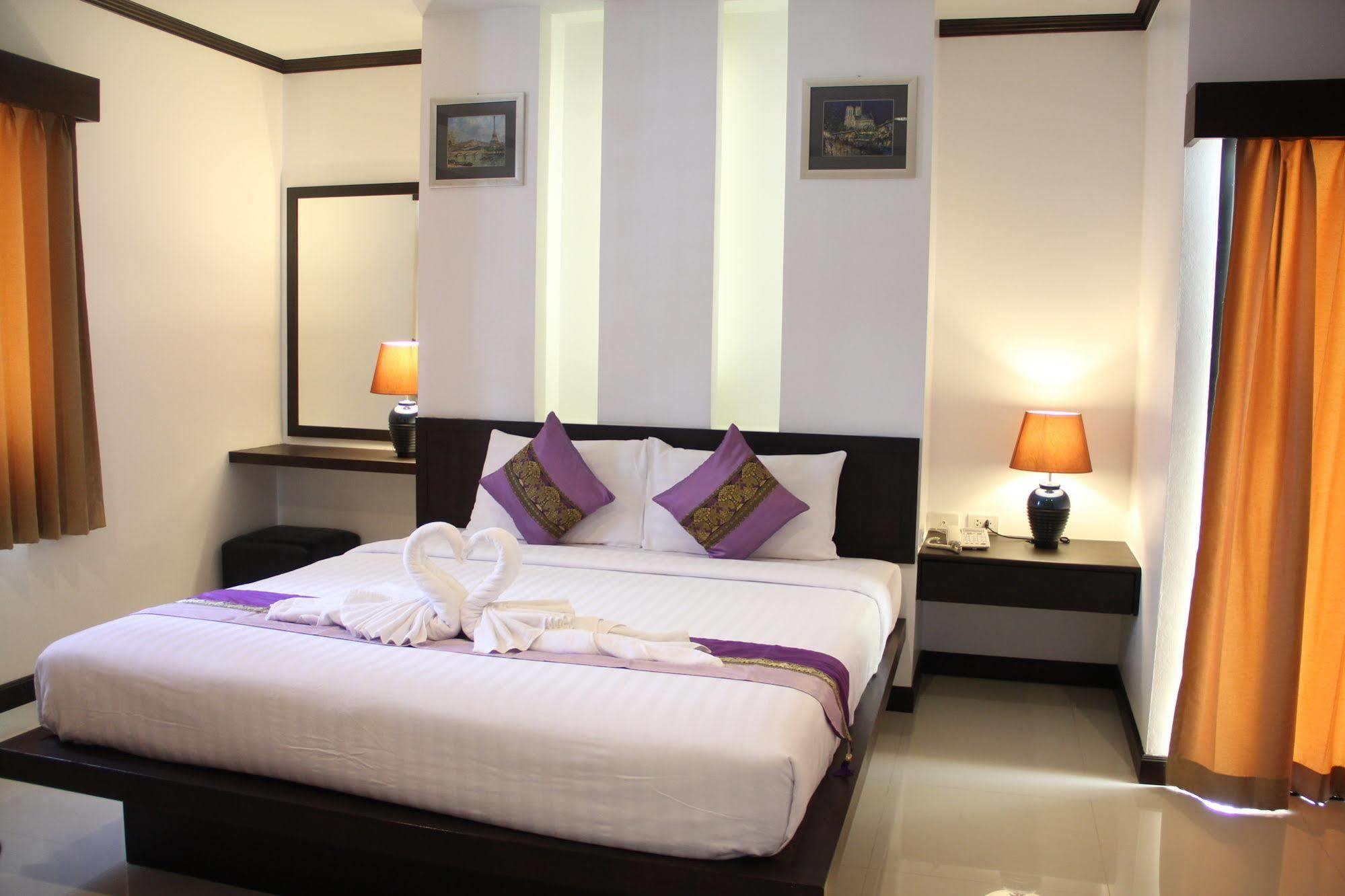 Sri Boutique Hotel Patong Extérieur photo