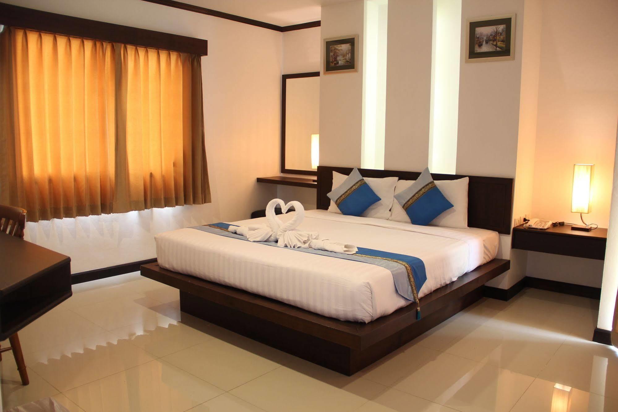 Sri Boutique Hotel Patong Extérieur photo