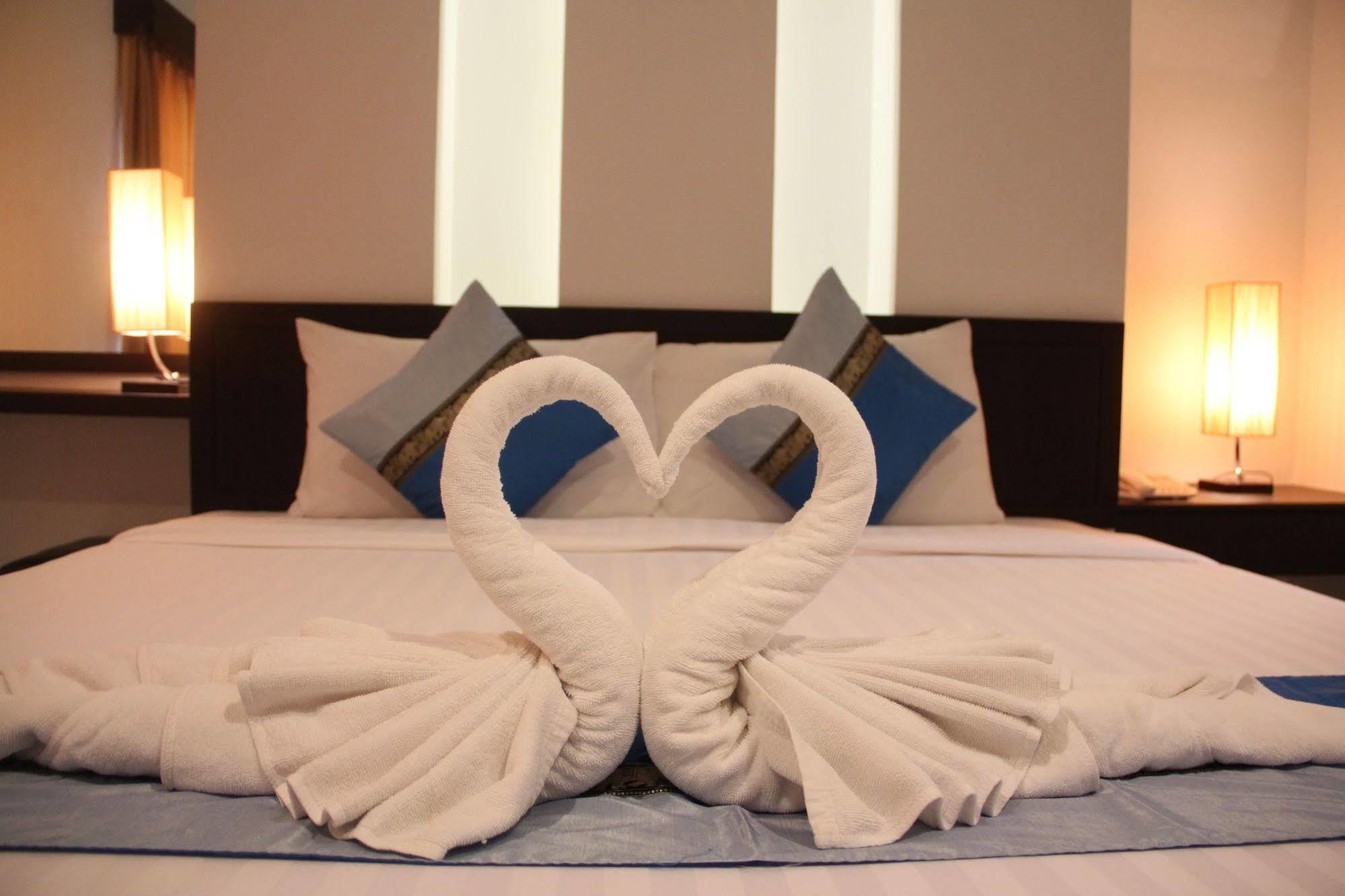 Sri Boutique Hotel Patong Extérieur photo