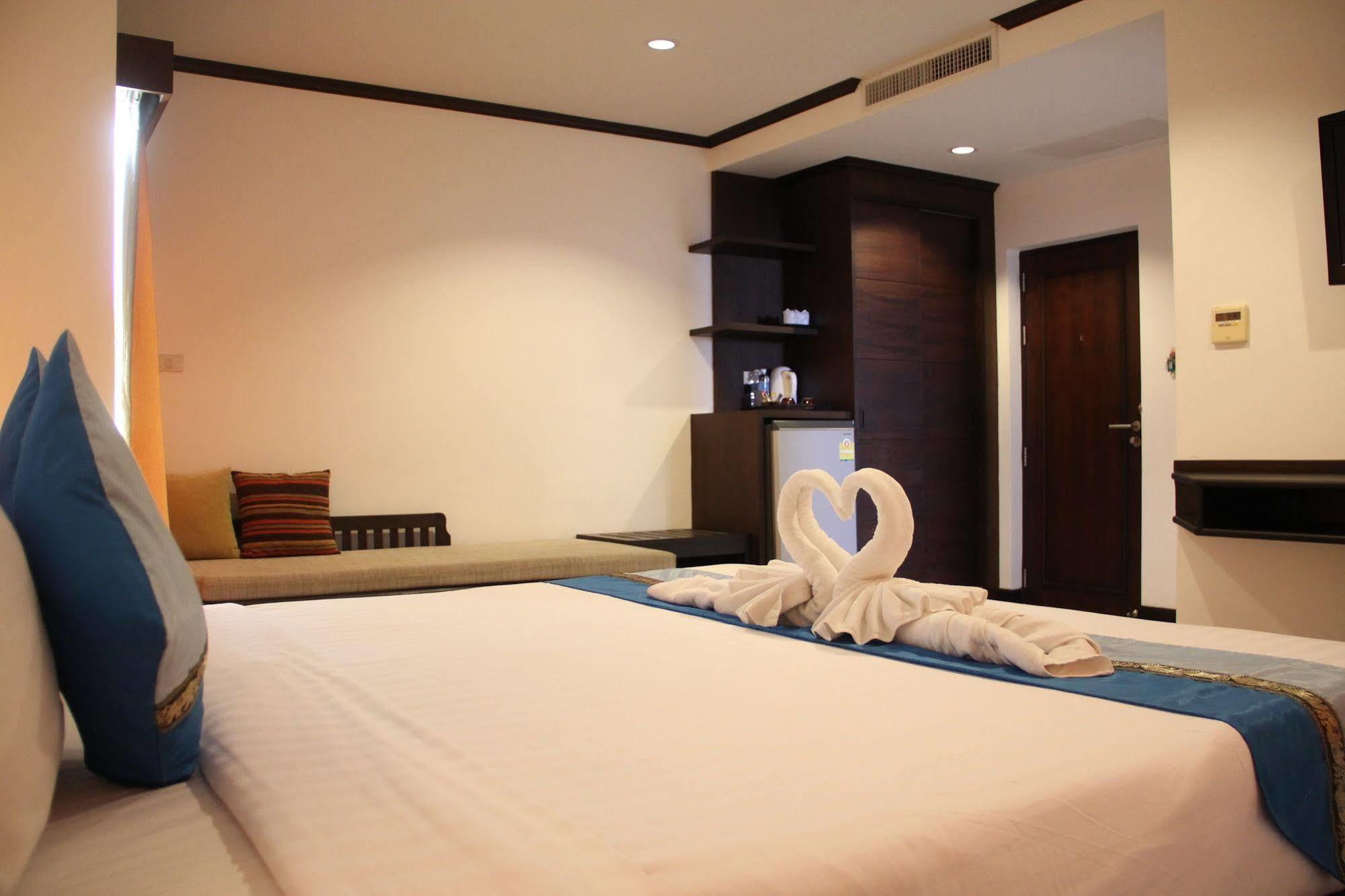 Sri Boutique Hotel Patong Extérieur photo