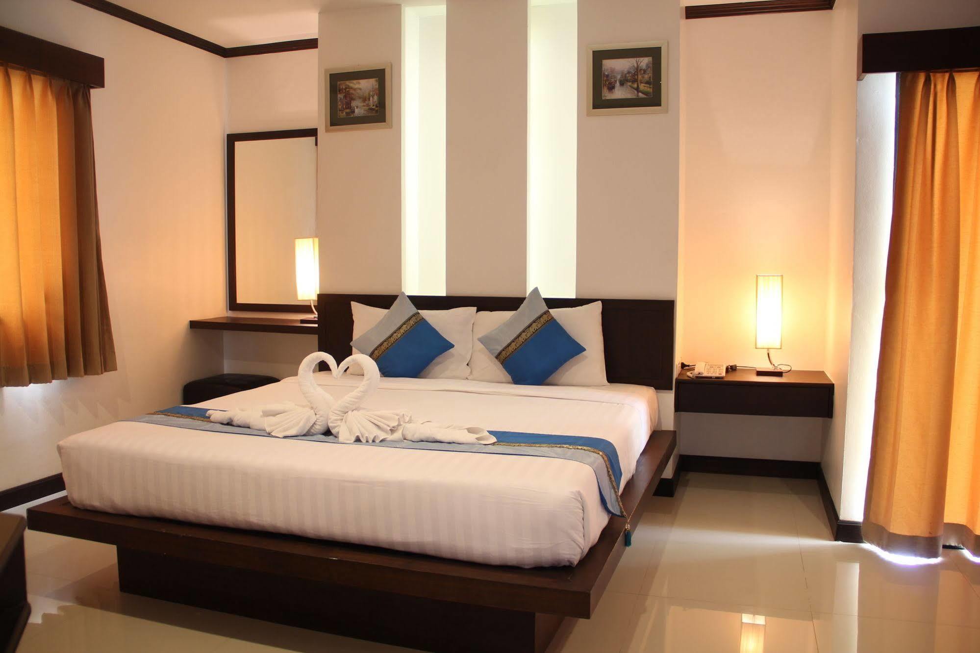 Sri Boutique Hotel Patong Extérieur photo