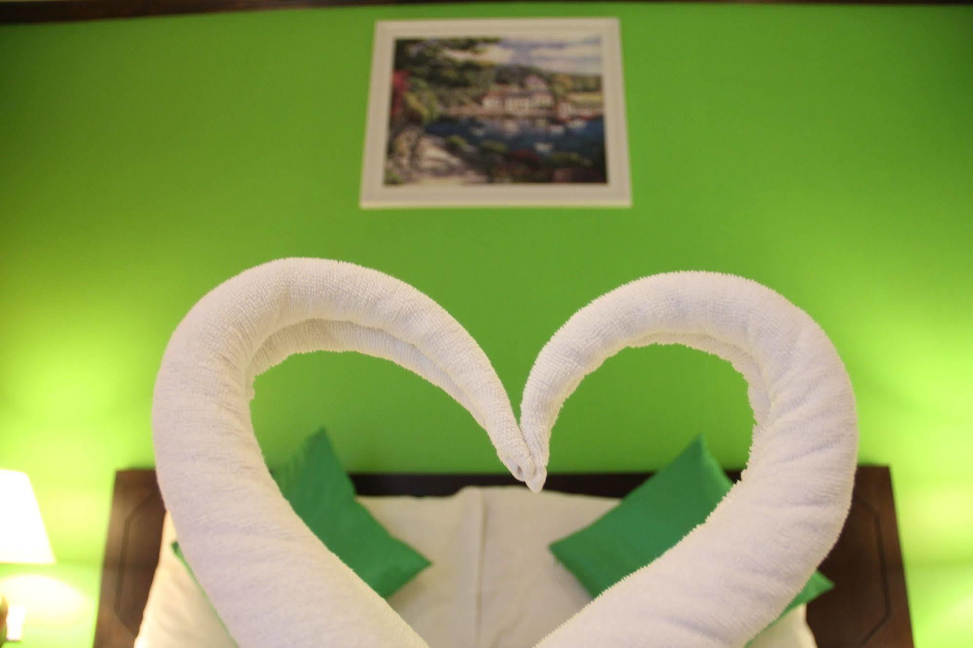 Sri Boutique Hotel Patong Extérieur photo