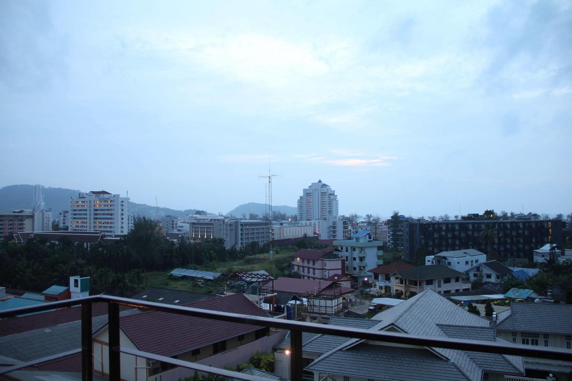 Sri Boutique Hotel Patong Extérieur photo