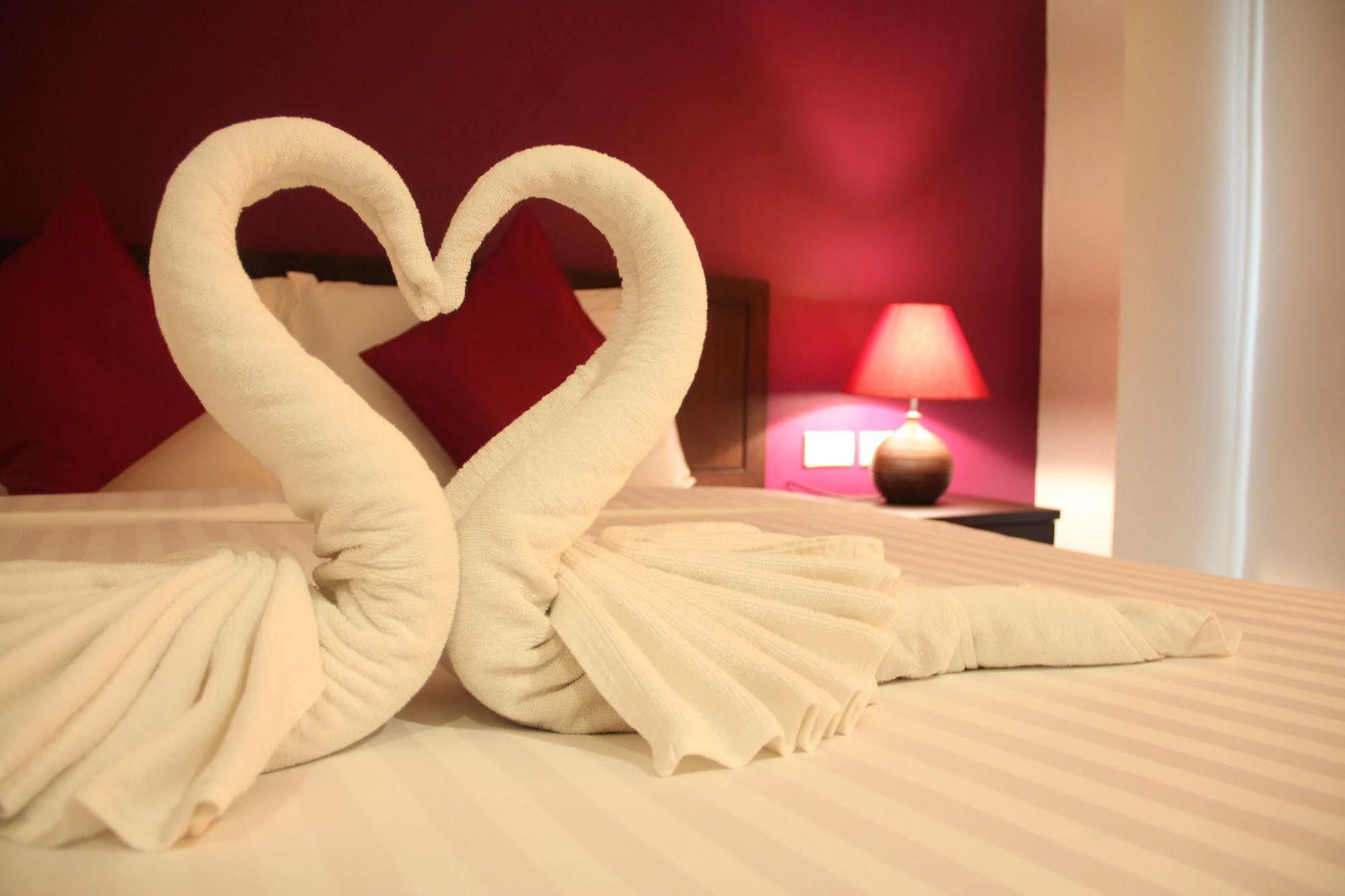 Sri Boutique Hotel Patong Extérieur photo