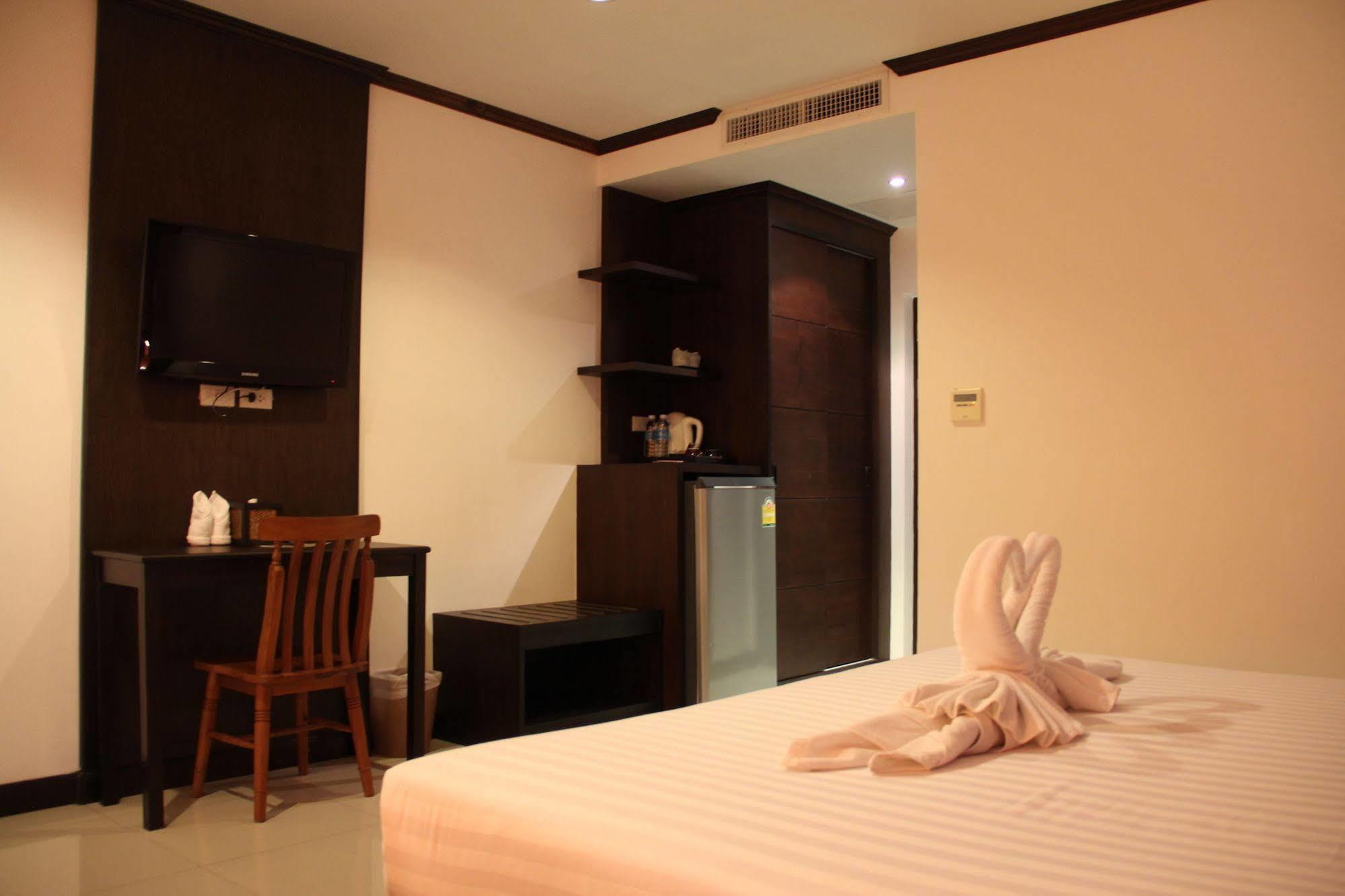 Sri Boutique Hotel Patong Extérieur photo