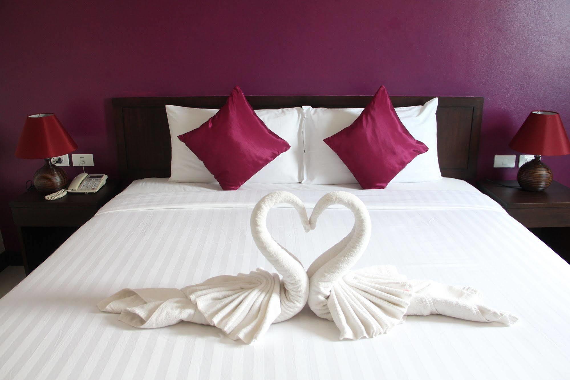 Sri Boutique Hotel Patong Extérieur photo