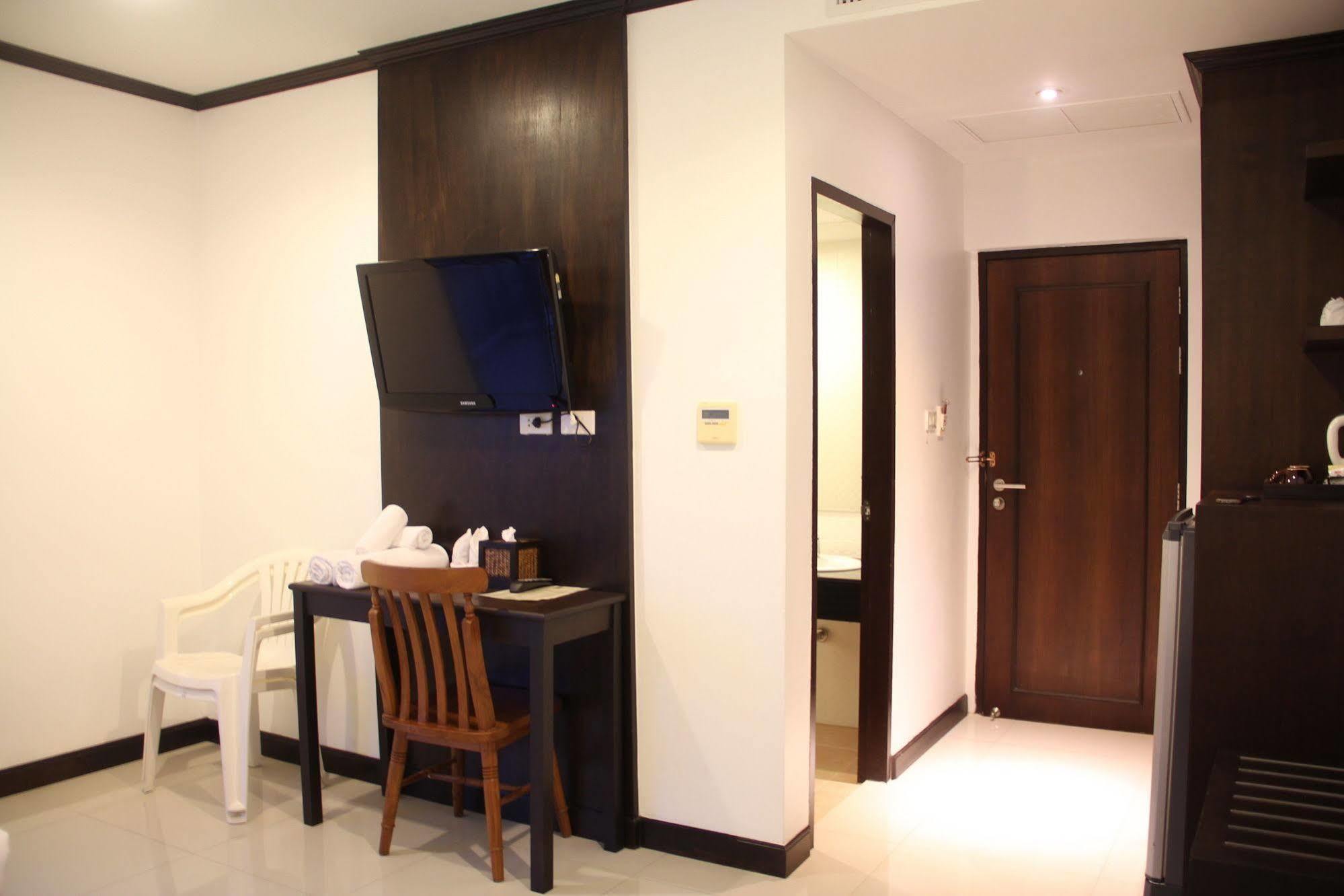 Sri Boutique Hotel Patong Extérieur photo